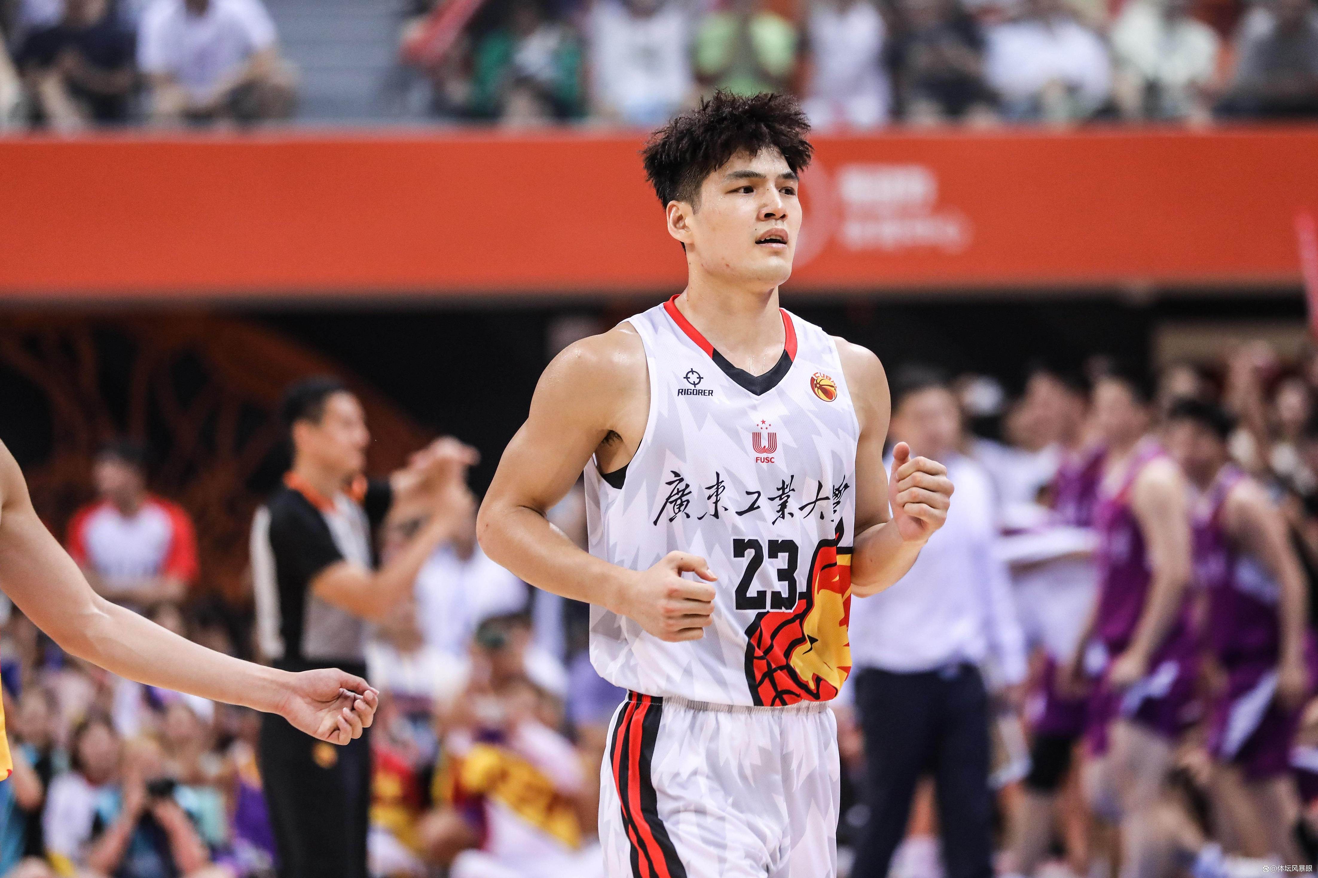 天博体育app官网下载-转会期CBA常规赛传出新动向，切尔西刷新队史纪录，管理层表态：气氛紧张，身体对抗强度拉满