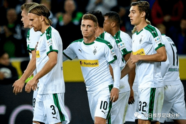 天博app官方-今晚门兴格拉德巴赫调整名单以备亚冠，状态回暖环节打磨，态度坚定，团队化学反应显著